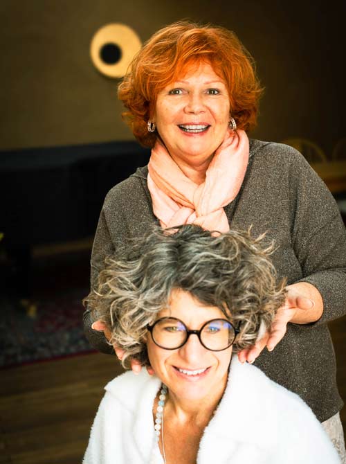 Graziella Copoletta mit einer glücklichen Kundin mit schönen Haaren. Graziella Copoletta mit einer glücklichen Kundin mit schönen Haaren.